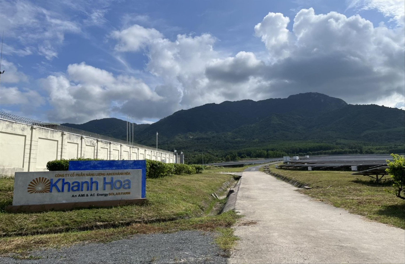 Nhà máy điện mặt trời AMI Khánh Hòa xây dựng vượt diện tích Ảnh: CÔNG HOAN
