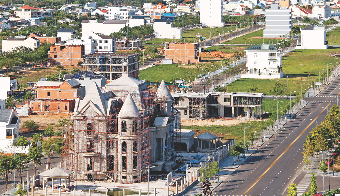 Lãnh đạo tỉnh Bình Thuận có nhiều sai phạm trong việc cho chuyển đổi sân golf Phan Thiết thành khu đô thị. Ảnh: Công Hoan. Lãnh đạo tỉnh Bình Thuận có nhiều sai phạm trong việc cho chuyển đổi sân golf Phan Thiết thành khu đô thị. Ảnh: Công Hoan.