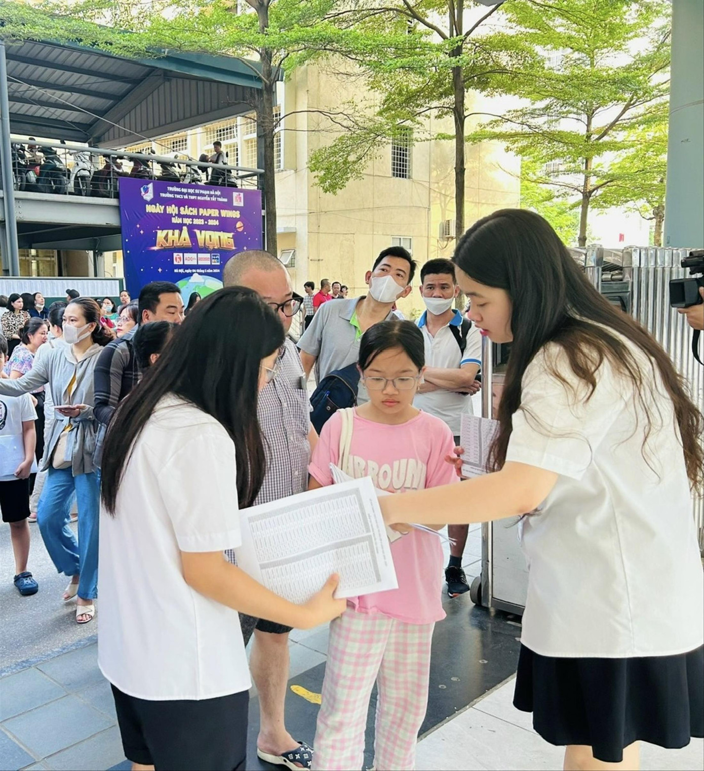 Thi tuyển sinh vào lớp 6 năm học 2024 - 2025 của Trường THCS - THPT Nguyễn Tất Thành. Ảnh: NGHIÊM HUÊ Thi tuyển sinh vào lớp 6 năm học 2024 - 2025 của Trường THCS - THPT Nguyễn Tất Thành. Ảnh: NGHIÊM HUÊ