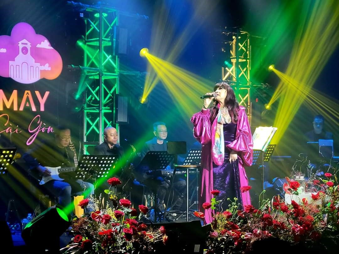 Danh ca Bảo Yến trong một buổi biểu diễn