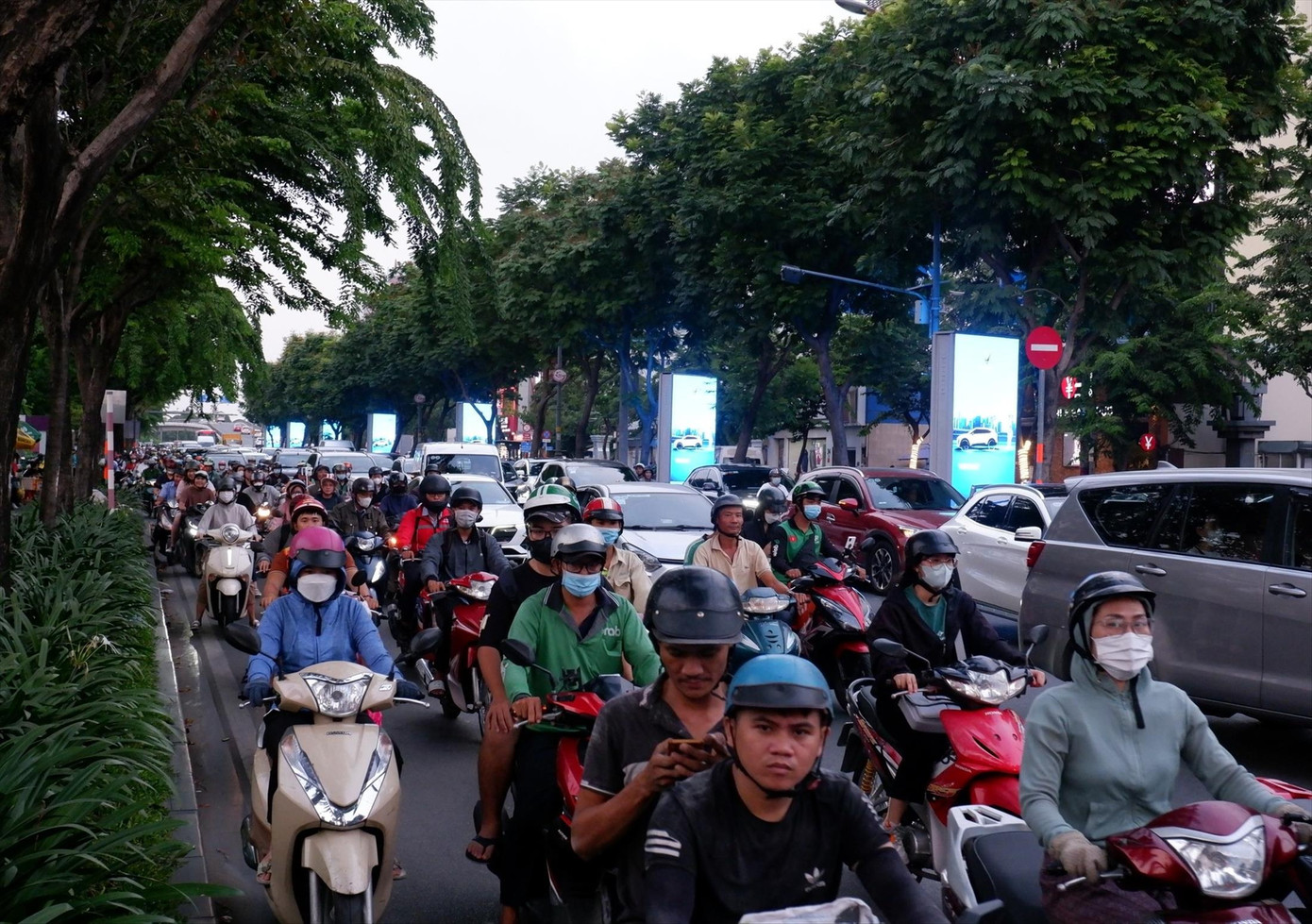 Khu vực đường Trường Sơn (cửa ngõ sân bay Tân Sơn Nhất). Ảnh: H.H Khu vực đường Trường Sơn (cửa ngõ sân bay Tân Sơn Nhất). Ảnh: H.H