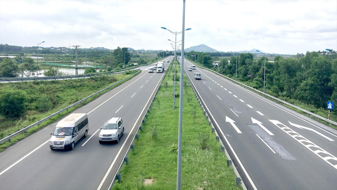 UBND 14 tỉnh, thành phố được phân cấp làm chủ đầu tư 8 dự án cao tốc đầu tư công sử dụng vốn thuộc Chương trình phục hồi và phát triển kinh tế - xã hội Ảnh minh họa: Phạm Thanh UBND 14 tỉnh, thành phố được phân cấp làm chủ đầu tư 8 dự án cao tốc đầu tư công sử dụng vốn thuộc Chương trình phục hồi và phát triển kinh tế - xã hội Ảnh minh họa: Phạm Thanh