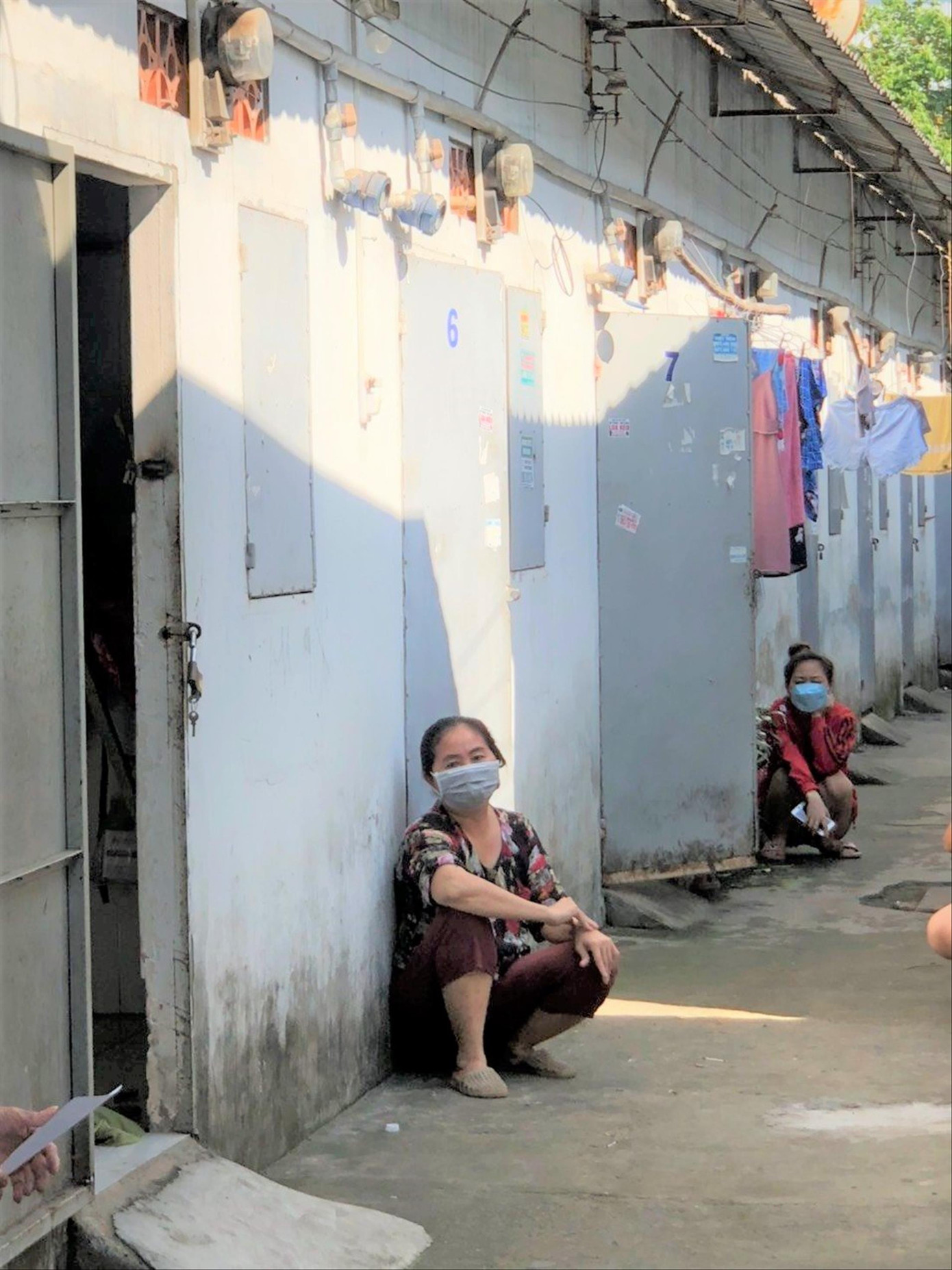 Nhiều người lao động ở trọ trông ngóng khoản hỗ trợ tiền thuê nhà theo quy định của Chính phủ ảnh: H.C