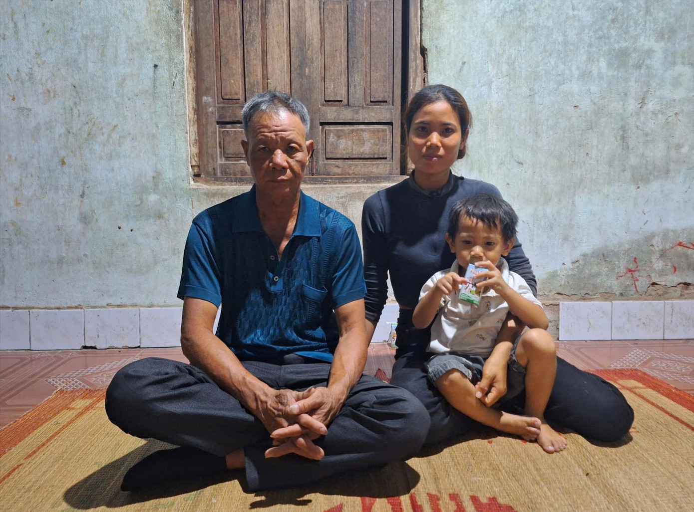 Ông Nay Bưp và con gái Ông Nay Bưp và con gái