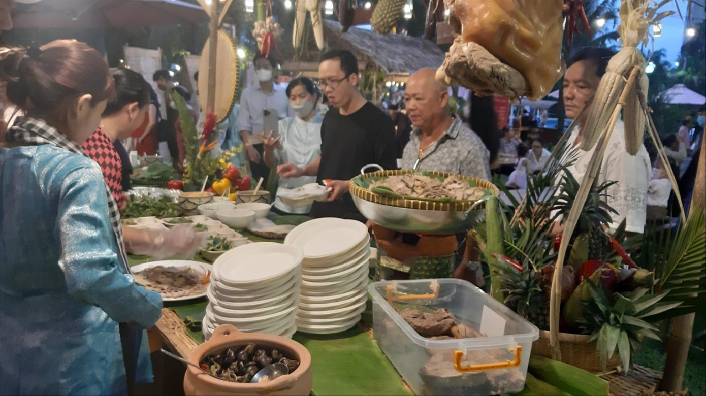 Cảnh chợ quê được tái hiện tại “Văn hoá ẩm thực- Món ngon 3 miền”