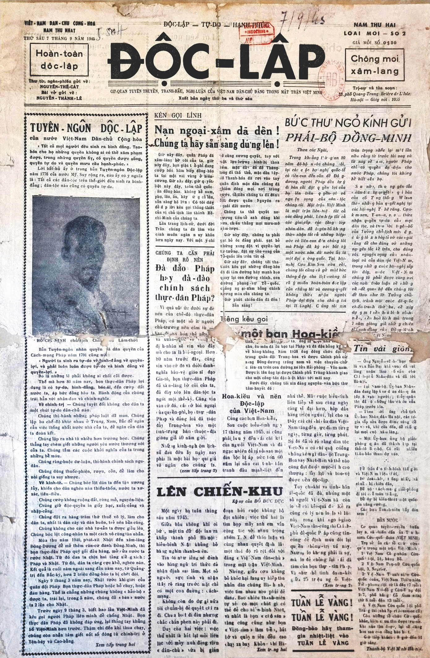 Tờ báo Cờ Giải Phóng số 1 (trái). Tờ báo Độc Lập số 2, ra ngày 7/9/1945 (phải).