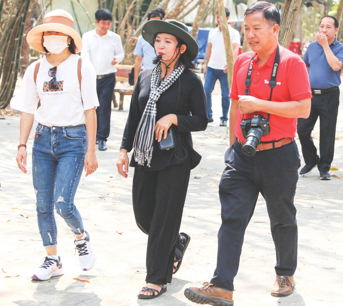 Đoàn công tác báo Tiền Phong viếng thăm Căn cứ Tà Thiết