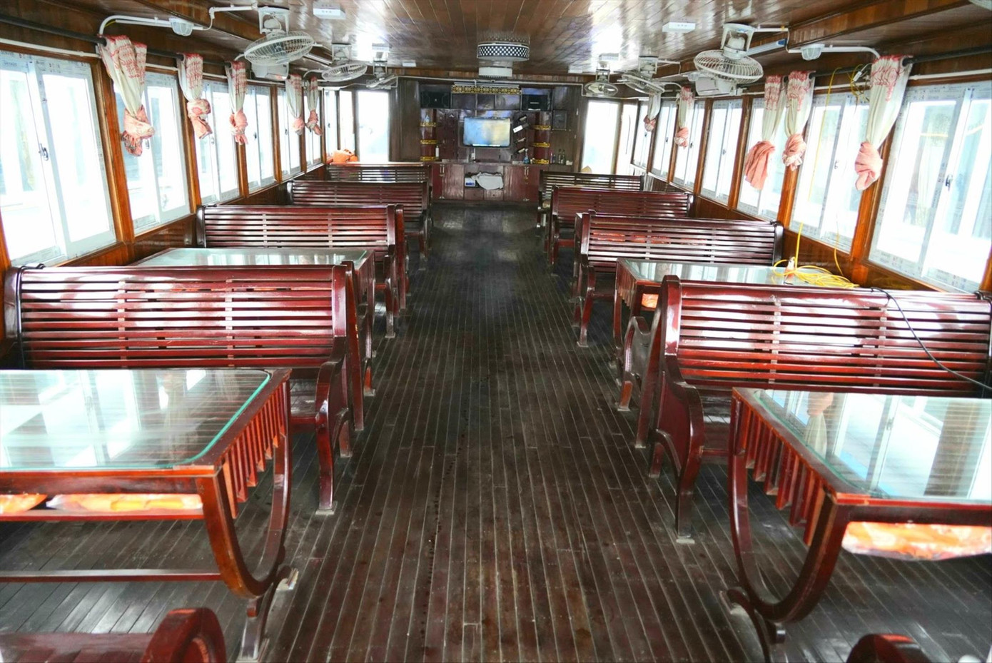 Khi chuyển đổi thành nhà hàng, tầng nào sẽ được cải tạo để phục vụ thực khách? Ảnh: Hoàng Dương Khi chuyển đổi thành nhà hàng, tầng nào sẽ được cải tạo để phục vụ thực khách? Ảnh: Hoàng Dương