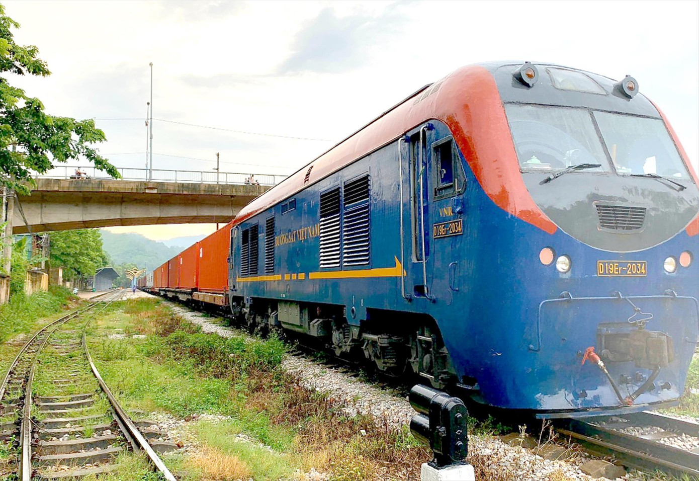 Nếu cam kết tại COP26 được thực hiện, trong 25 năm tới, đường sắt sẽ buộc phải dừng toàn bộ đầu máy chạy dầu đang khai thác Ảnh: Phạm Thanh