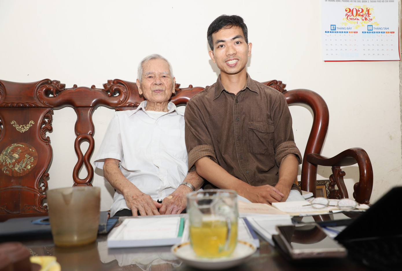 Cụ Thái cùng phóng viên Tiền Phong Ảnh: NGÔ TÙNG