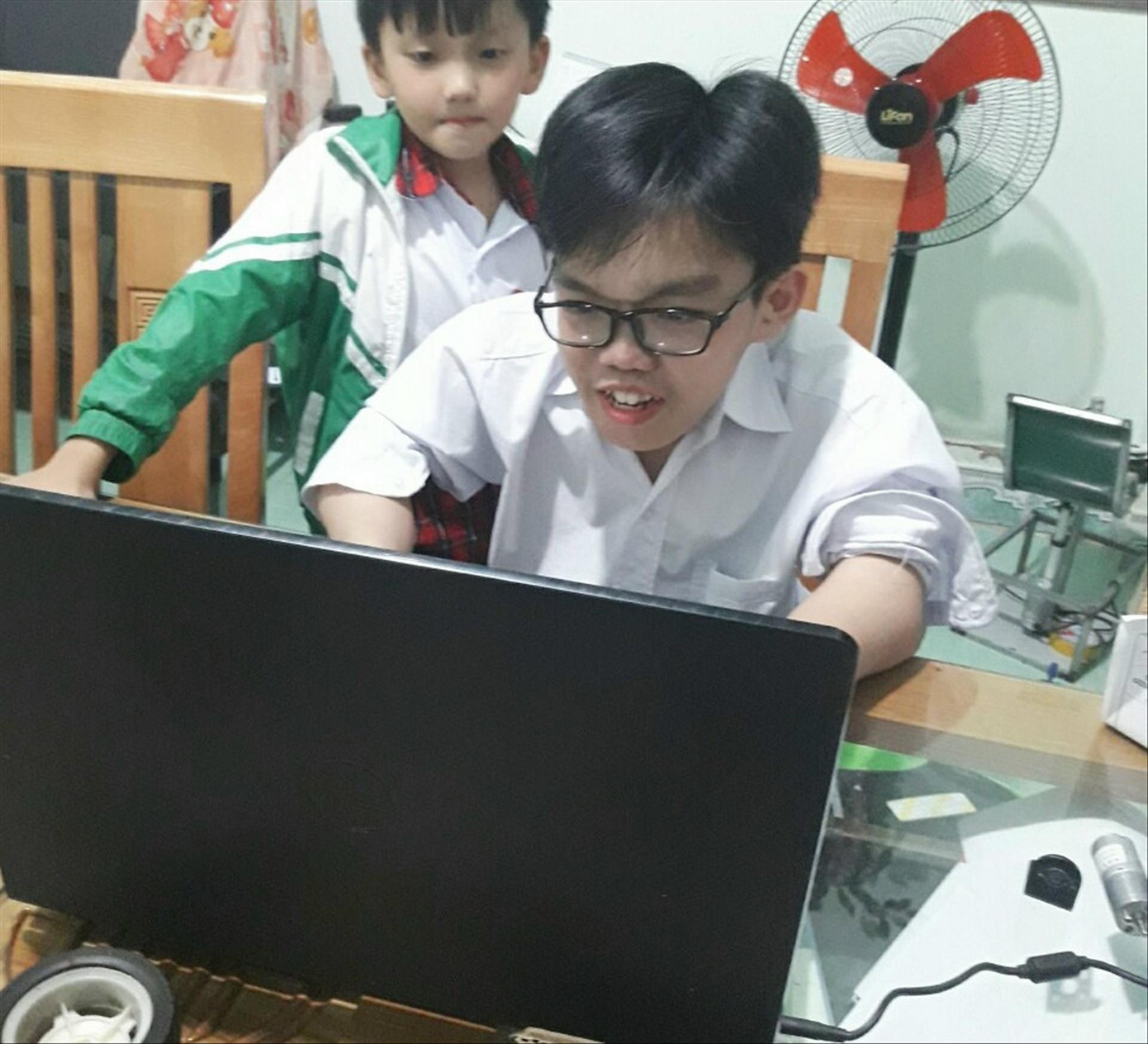 Nguyễn Anh Hào giành được nhiều giải thưởng về tin học, khoa học kỹ thuật Nguyễn Anh Hào giành được nhiều giải thưởng về tin học, khoa học kỹ thuật