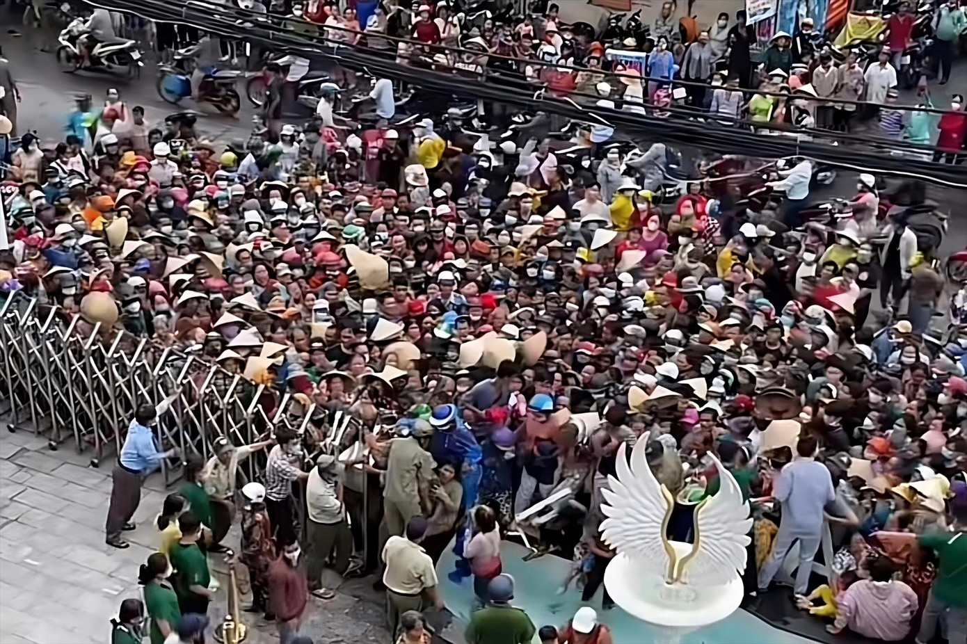 Chính quyền địa phương cần tham gia mạnh mẽ hơn trong việc quản lý trật tự trị an Chính quyền địa phương cần tham gia mạnh mẽ hơn trong việc quản lý trật tự trị an