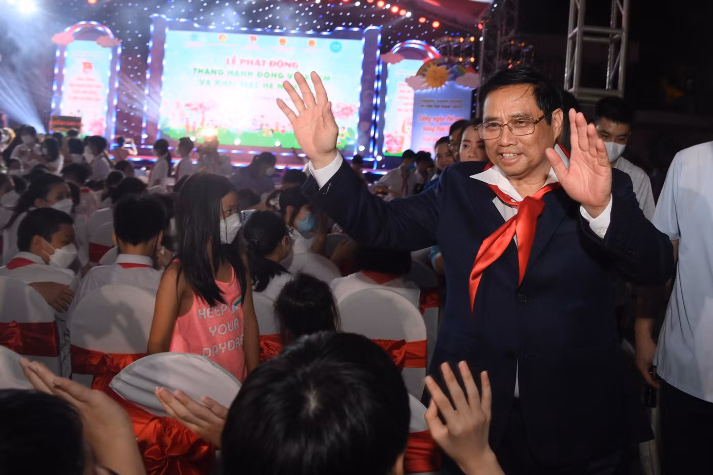 Thủ tướng Phạm Minh Chính gặp mặt thiếu nhi tại Lễ phát động Tháng hành động vì trẻ em và khai mạc hè năm 2022. Ảnh: Như Ý Thủ tướng Phạm Minh Chính gặp mặt thiếu nhi tại Lễ phát động Tháng hành động vì trẻ em và khai mạc hè năm 2022. Ảnh: Như Ý