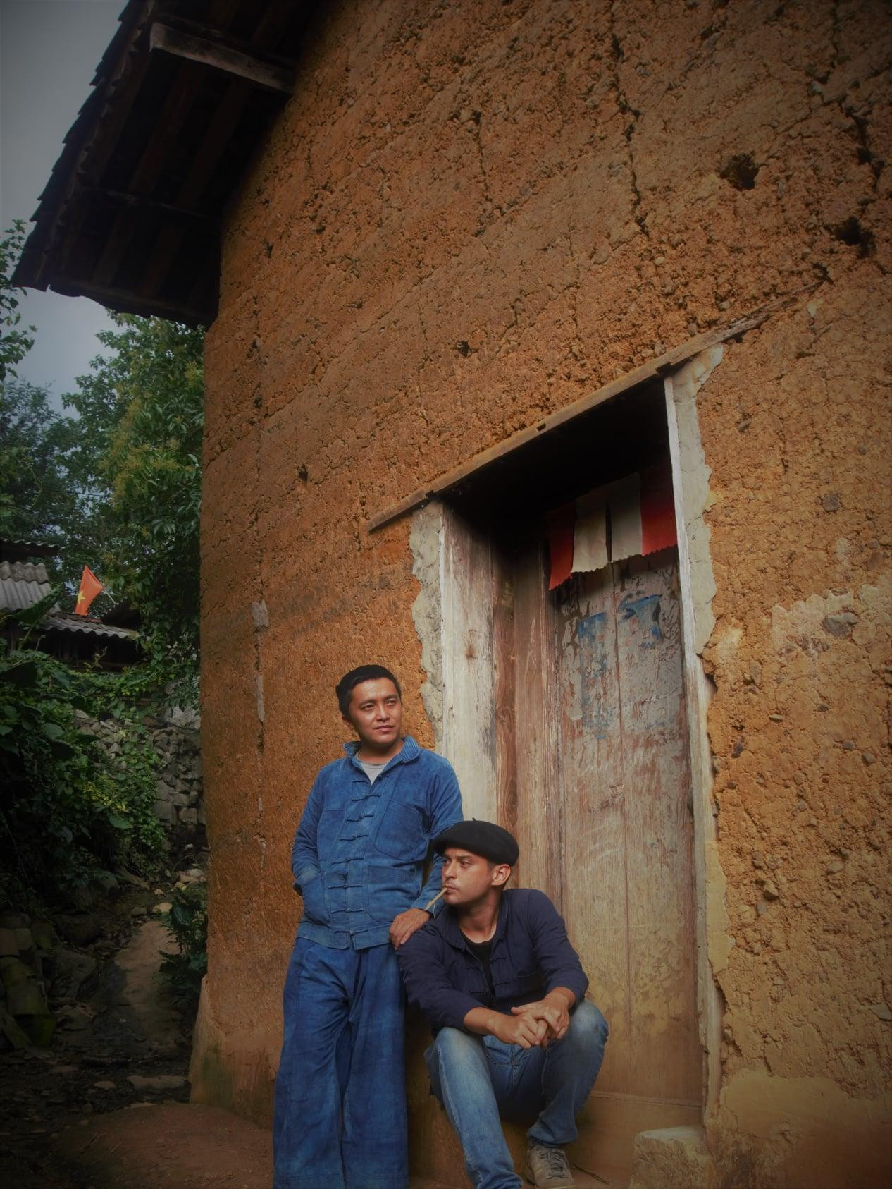 Sùng Mí Phìn và khách du lịch trải nghiệm văn hóa Mông