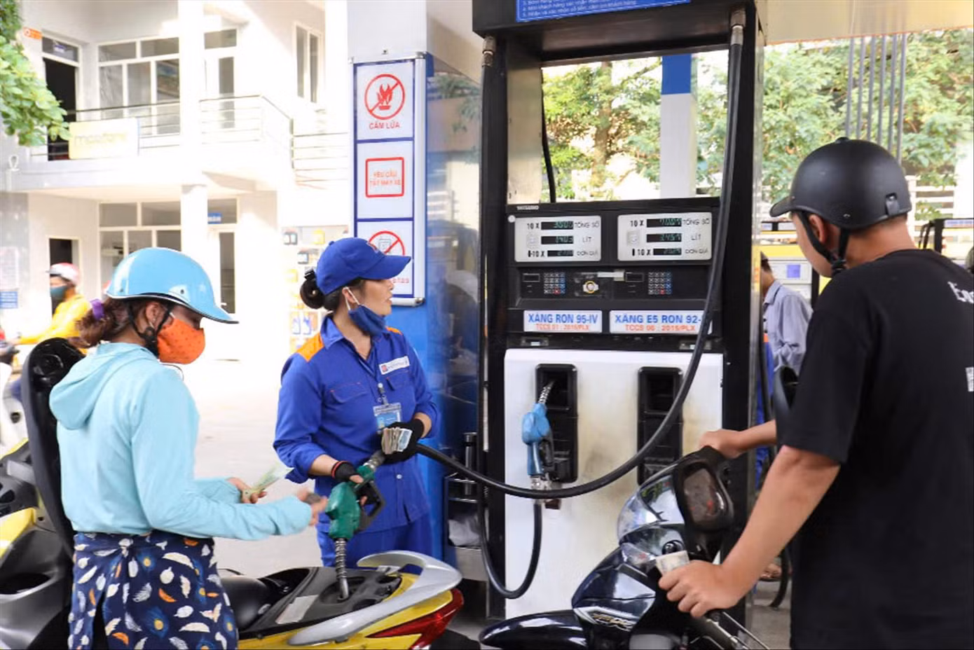 Doanh nghiệp kiến nghị nhiều giải pháp cho thị trường xăng dầu.