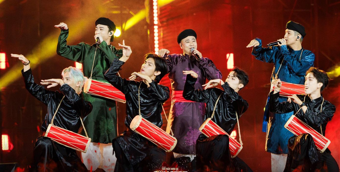 Sự kết nối giữa các thế hệ không chỉ giúp các nghệ sĩ kỳ cựu tỏa sáng trở lại, mà còn thúc đẩy khán giả trẻ yêu văn hóa truyền thống hơn