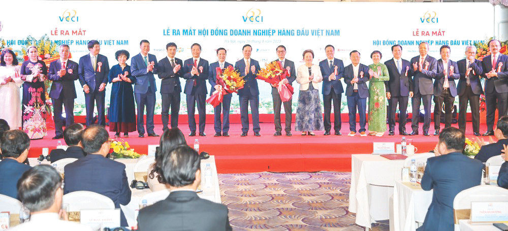 Thành viên của Hội đồng DN hàng đầu Việt Nam trong lễ ra mắt Thành viên của Hội đồng DN hàng đầu Việt Nam trong lễ ra mắt