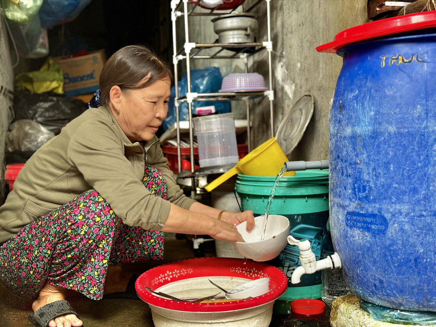 Không có nước sạch nên người dân cũng phải tự đóng tiền khoan giếng để sử dụng Ảnh: Nguyễn Ngọc