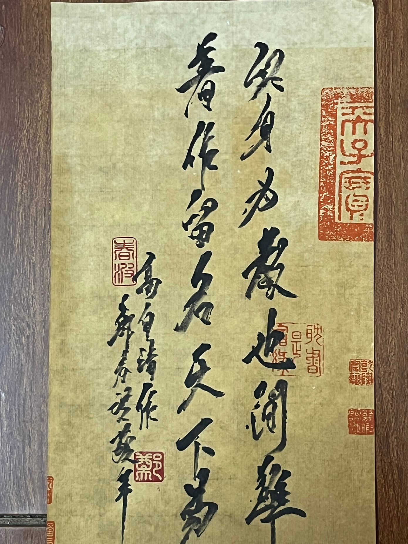 Trước tác lưu danh thiên hạ dị Dĩ thân vi giáo thế gian nan (thơ Cao Tự Thanh trên văn bia. Thủ bút của Xuân Ba) Trước tác lưu danh thiên hạ dị Dĩ thân vi giáo thế gian nan (thơ Cao Tự Thanh trên văn bia. Thủ bút của Xuân Ba)
