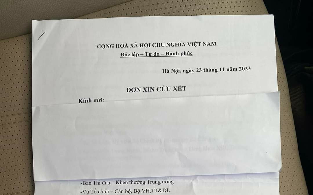 Đơn xin cứu xét của Đỗ Kỷ trên trang cá nhân của ông. Đơn xin cứu xét của Đỗ Kỷ trên trang cá nhân của ông.