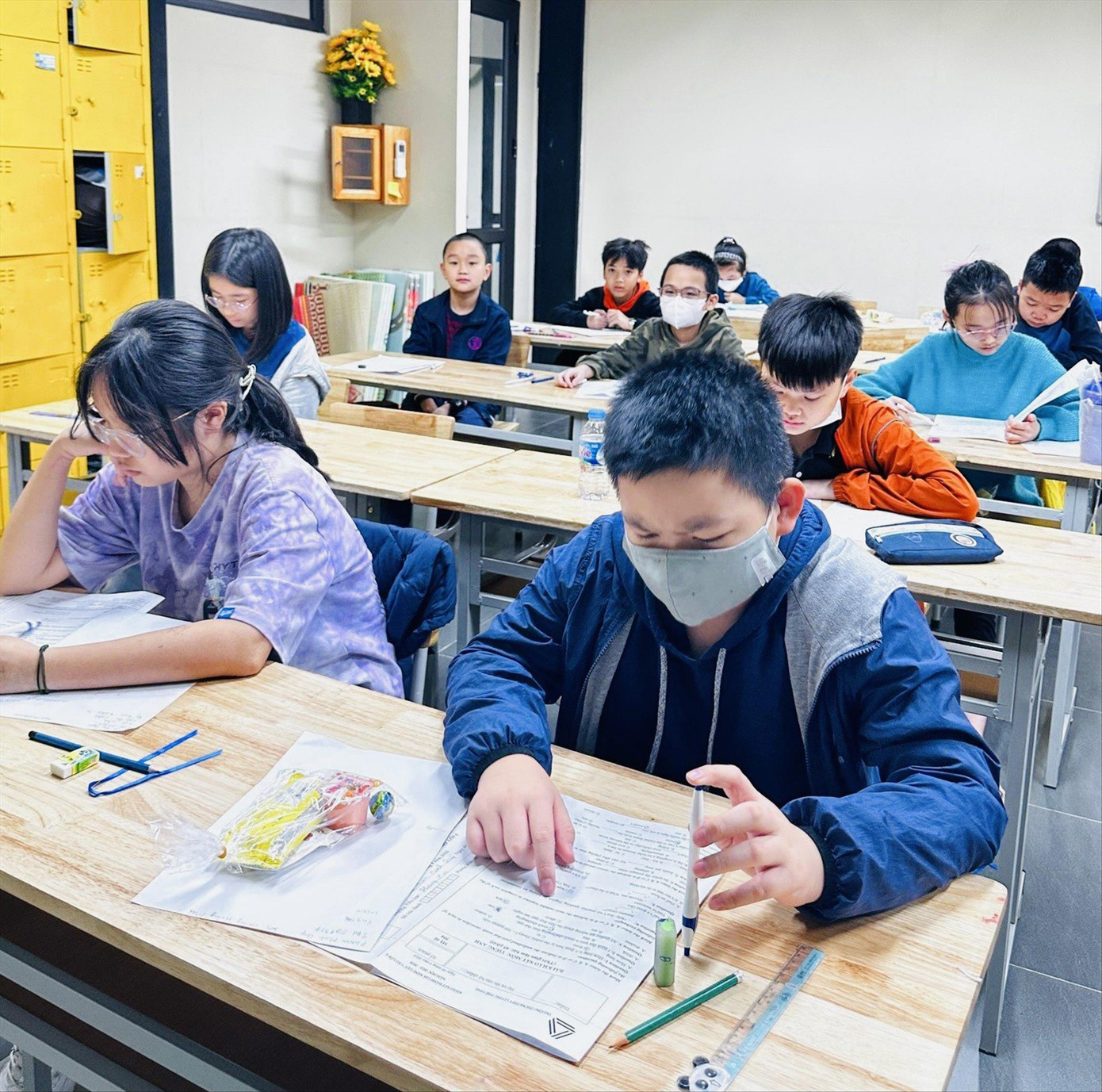 Học sinh tham dự thi tuyển lớp 6 vào một trường THCS tốp đầu năm nay Học sinh tham dự thi tuyển lớp 6 vào một trường THCS tốp đầu năm nay