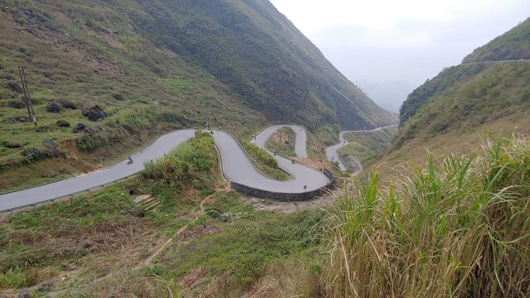 Hai đoạn của Con đường Hạnh Phúc, tức đường quốc lộ 4C. Ảnh: Phạm Duy. Hai đoạn của Con đường Hạnh Phúc, tức đường quốc lộ 4C. Ảnh: Phạm Duy.