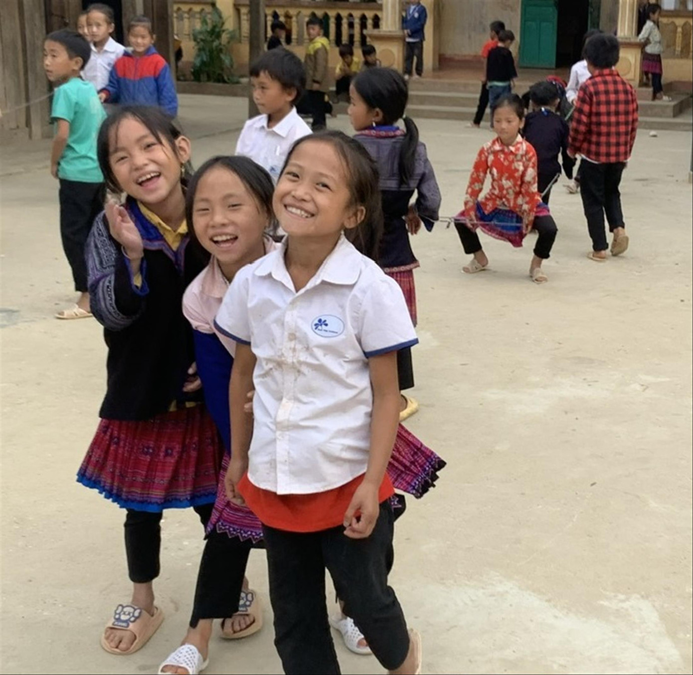 Một tuổi thơ hạnh phúc là niềm mong mỏi của mọi đứa trẻ khi được sinh ra Ảnh: NGHIÊM HUÊ