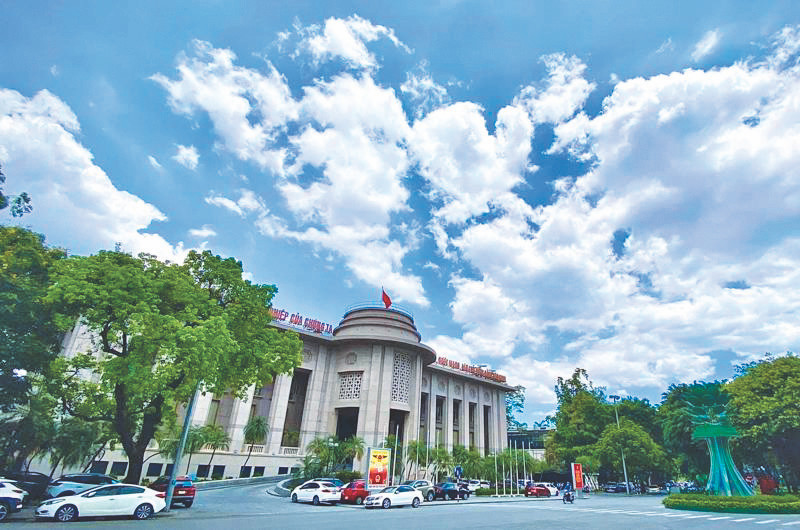 Nghị quyết Trung ương yêu cầu chấm dứt sở hữu chéo ngân hàng thay vì hạn chế như lâu nay. Tuy khó xử lý hoàn toàn tình trạng sở hữu chéo trong hoạt động ngân hàng. Nghị quyết Trung ương yêu cầu chấm dứt sở hữu chéo ngân hàng thay vì hạn chế như lâu nay. Tuy khó xử lý hoàn toàn tình trạng sở hữu chéo trong hoạt động ngân hàng.