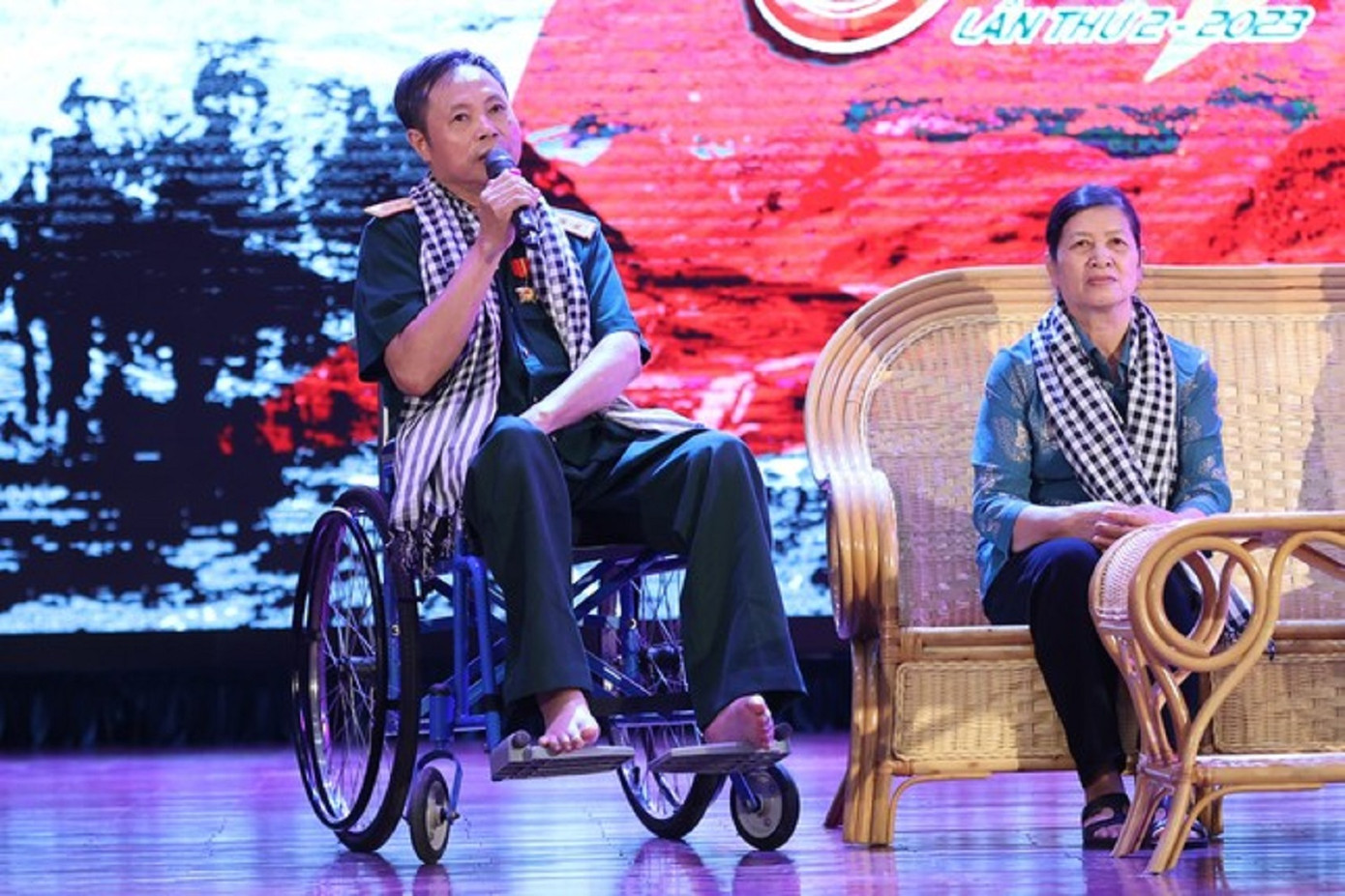 Vợ chồng thương binh Phạm Hồng Tư Vợ chồng thương binh Phạm Hồng Tư