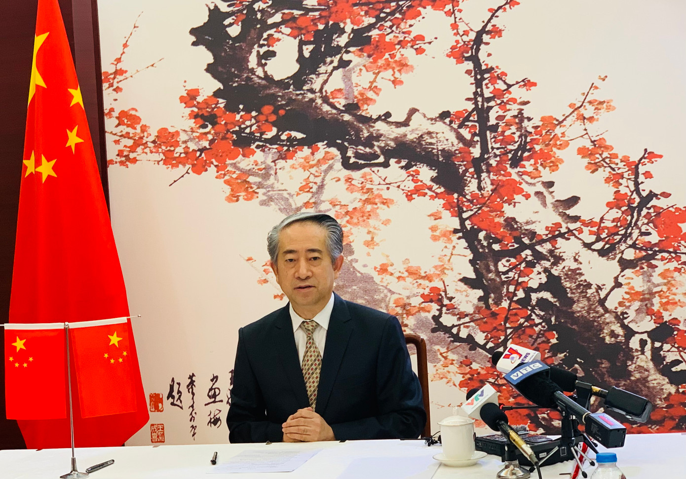 Đại sứ Trung Quốc tại Việt Nam trả lời phỏng vấn ngày 13/10 tại Hà Nội. Ảnh: Thái An