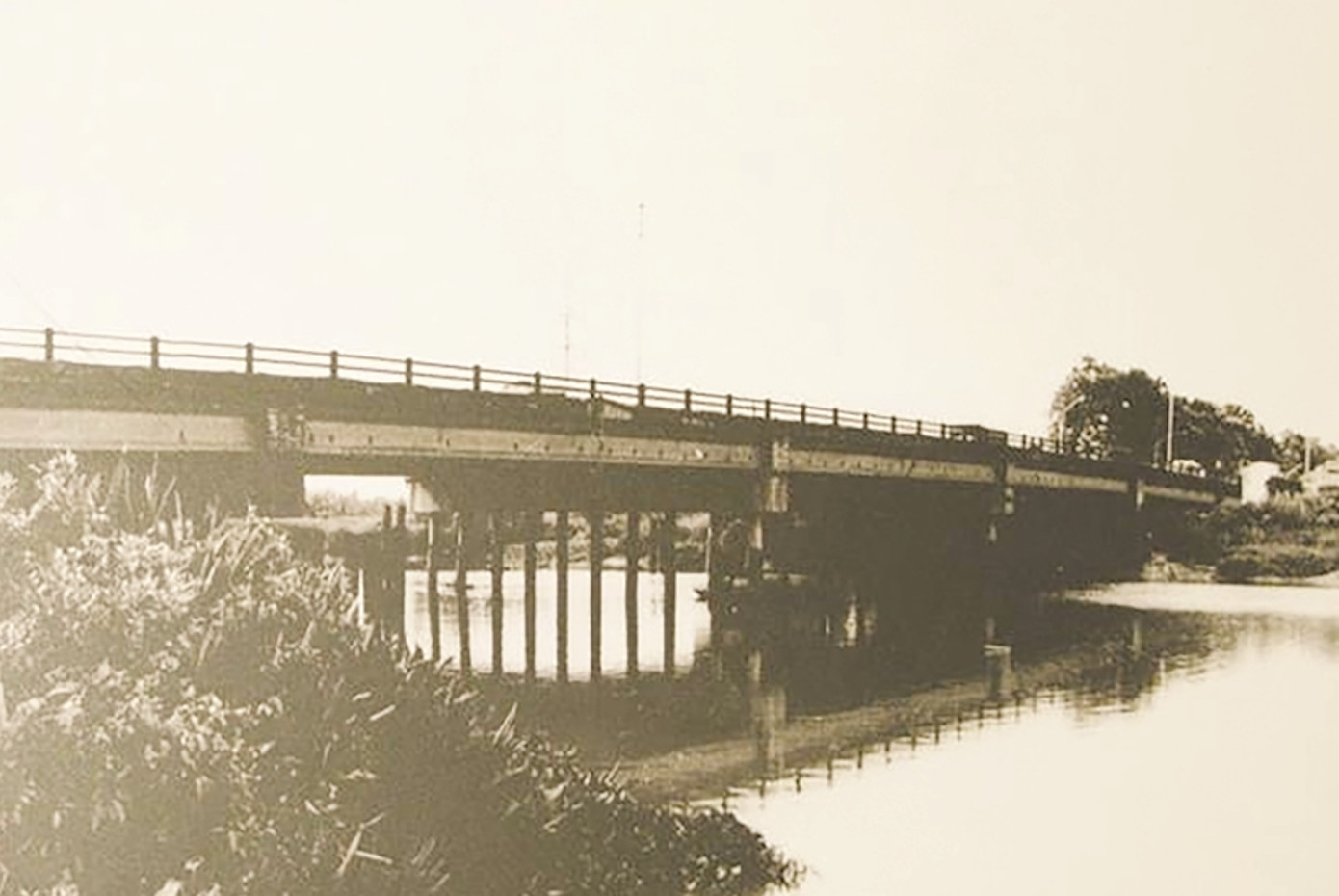 Cầu Rạch Chiếc ngày xưa.