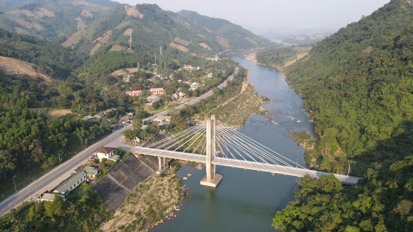 Cầu treo ĐaKrông vắt qua sông ĐaKrông ở huyện ĐaKrông, tỉnh Quảng Trị. Ảnh: Như Ý Cầu treo ĐaKrông vắt qua sông ĐaKrông ở huyện ĐaKrông, tỉnh Quảng Trị. Ảnh: Như Ý