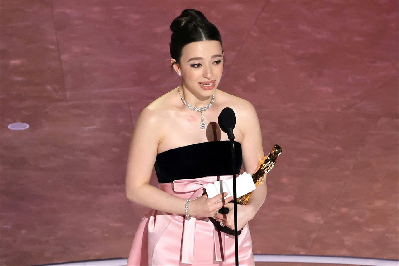 Mikey Madison giành giải Nữ diễn viên chính xuất sắc nhất nhờ vai vũ công thoát y.