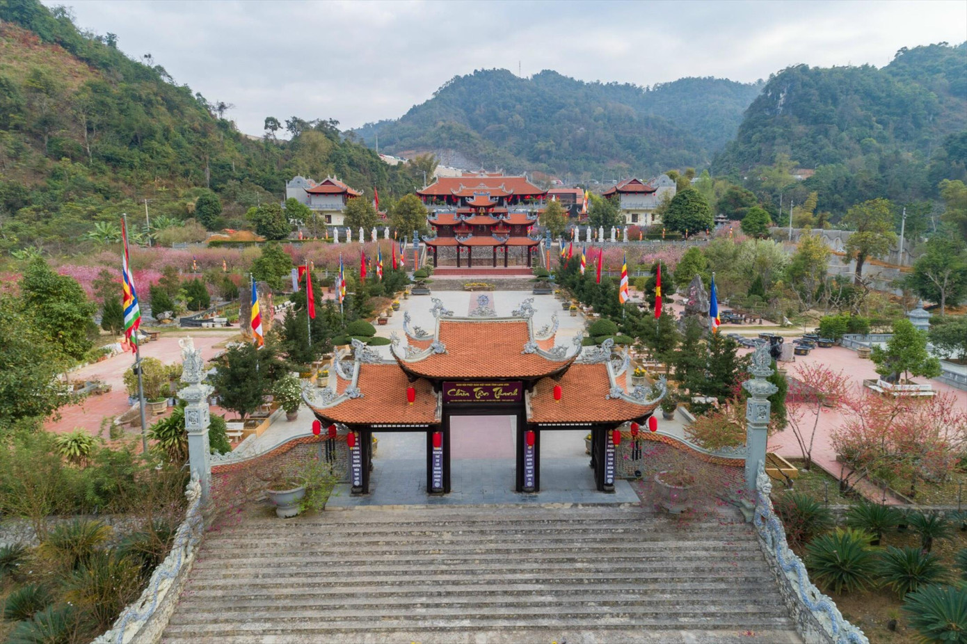 Chùa Tân Thanh, điểm sinh hoạt tâm linh nổi tiếng bấy lâu không có khách đến thăm quan, làm lễ. Ảnh: Duy Chiến