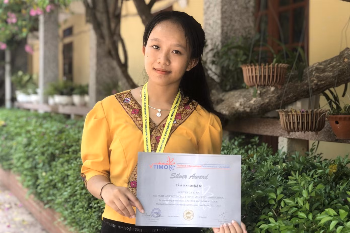 Nguyễn La Vi Na, nữ sinh dân tộc Đan Lai đầu tiên đạt huy chương quốc tế