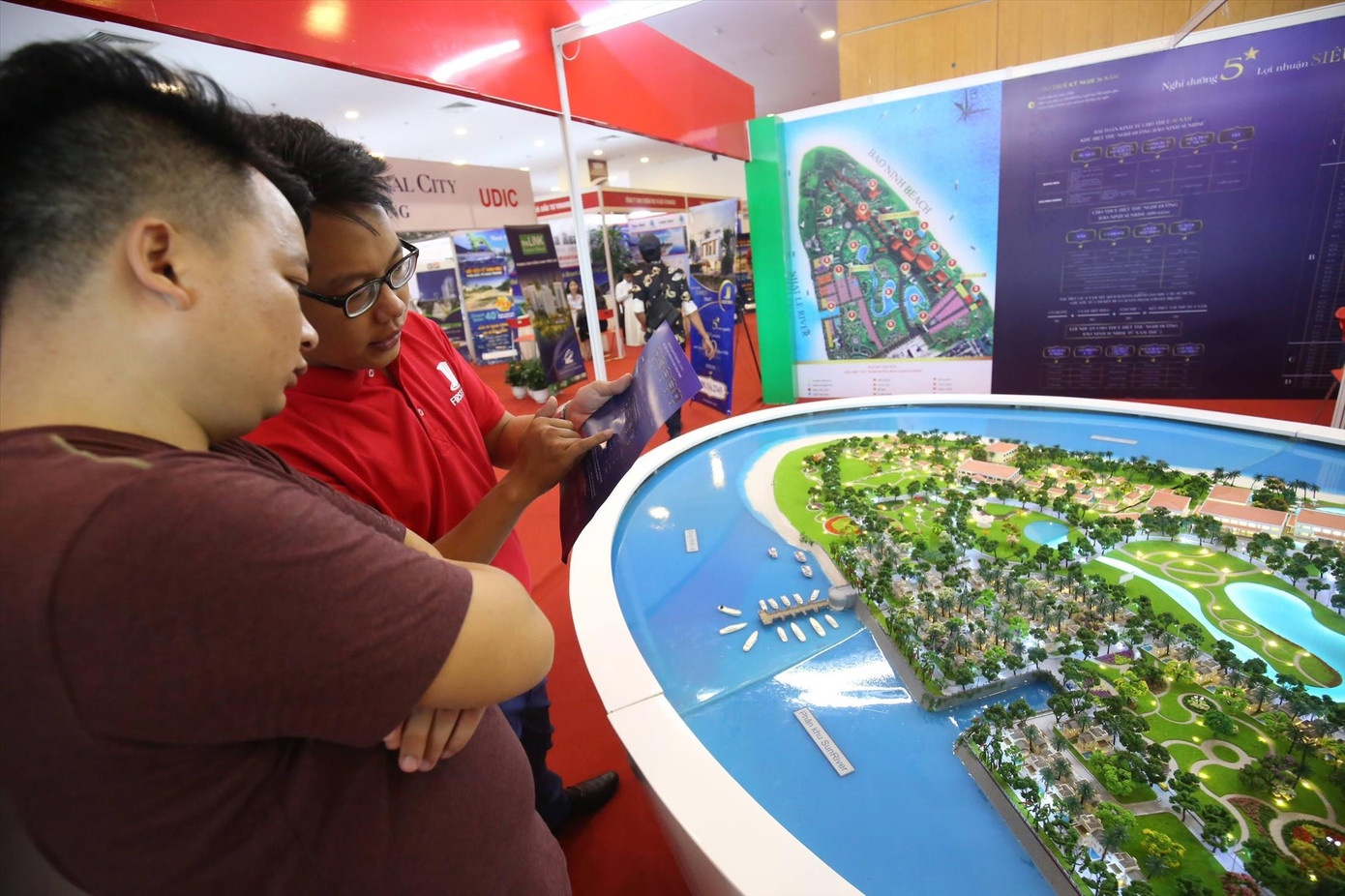 Đánh thuế người có nhiều nhà, đất sẽ tạo cơ hội cho người nghèo sở hữu nhà nhưng quy định phải rất rõ ràng. Ảnh: Như Ý Đánh thuế người có nhiều nhà, đất sẽ tạo cơ hội cho người nghèo sở hữu nhà nhưng quy định phải rất rõ ràng. Ảnh: Như Ý