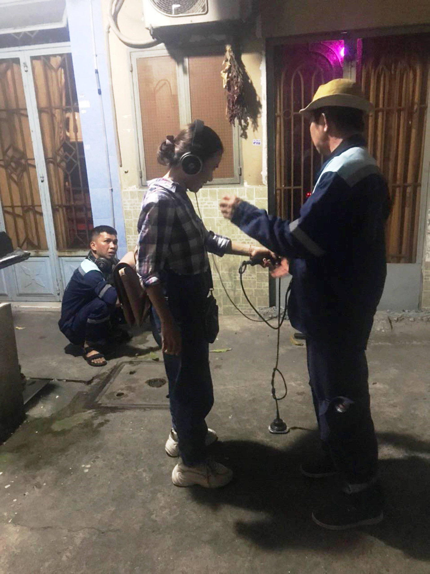 Tác giả tập sự làm “bác sĩ dò bể” lúc nửa đêm hồi đầu tháng 10/2023.