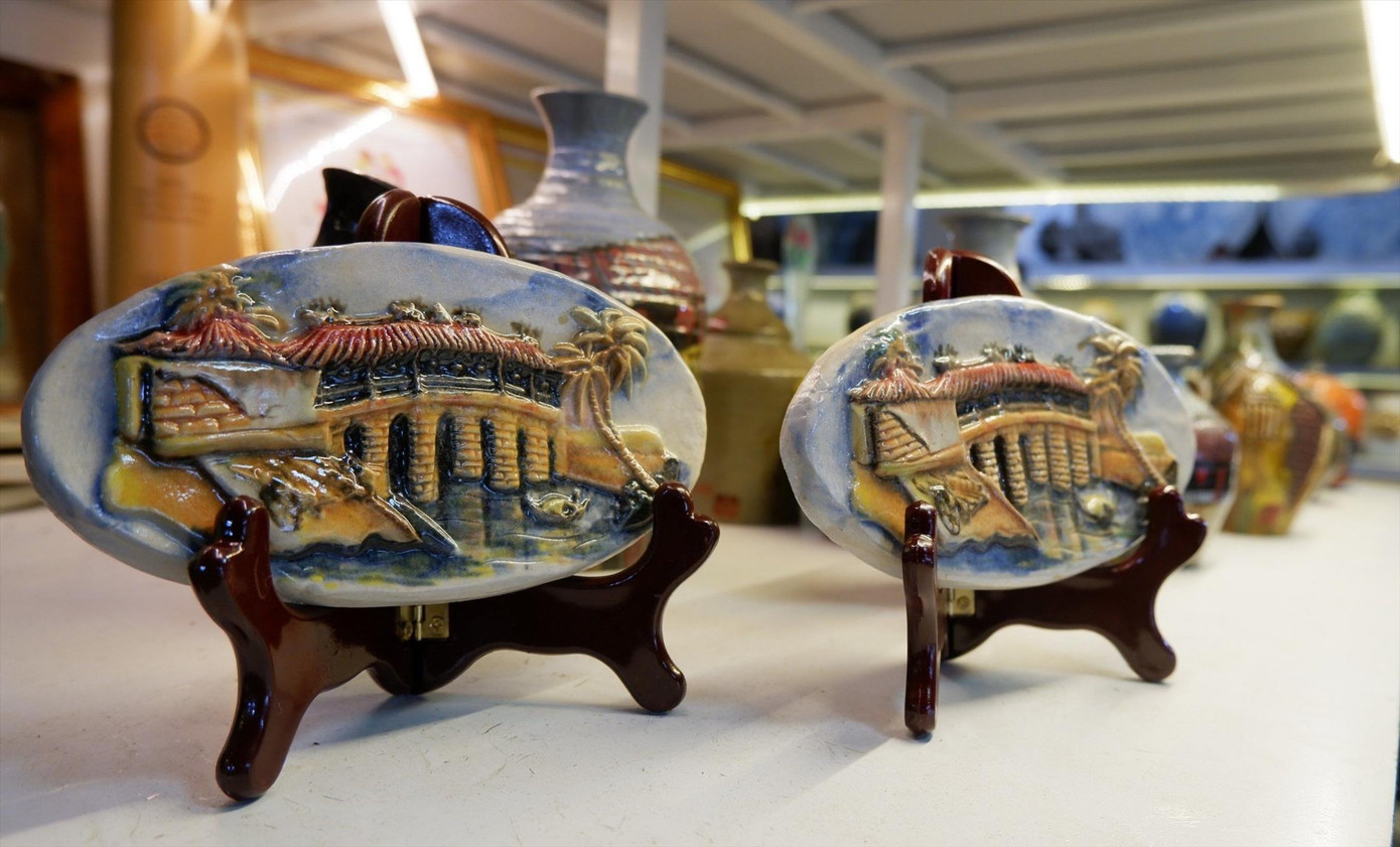 Một trong số sản phẩm gốm độc đáo của Lâm trưng bày tại cơ sở sau khi hoàn thành Ảnh: Hoài Văn