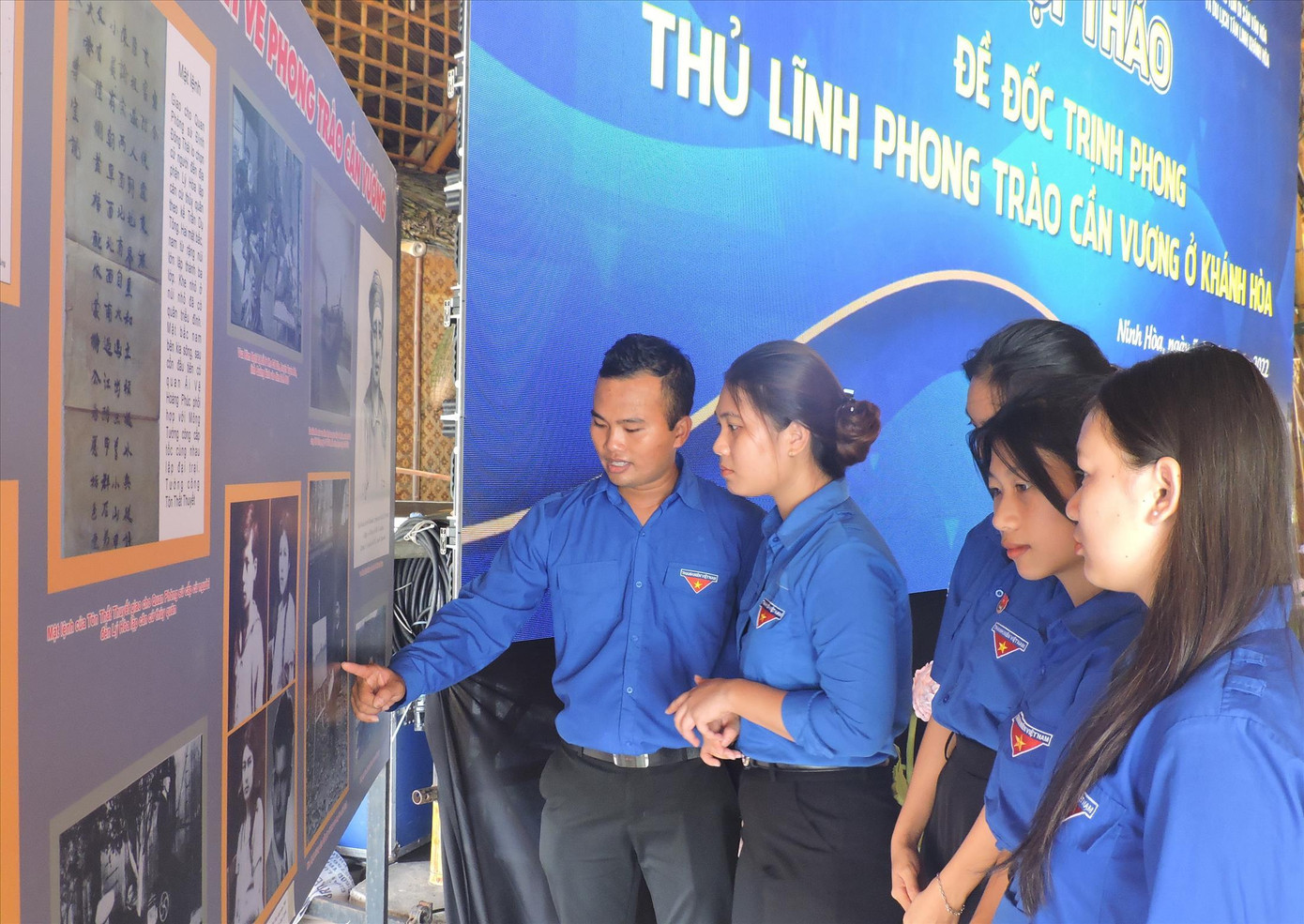 Thanh niên Khánh Hoà tìm hiểu về sự nghiệp, con người Bình Tây Đại tướng Trịnh Phong. Ảnh: THỤC HIỀN