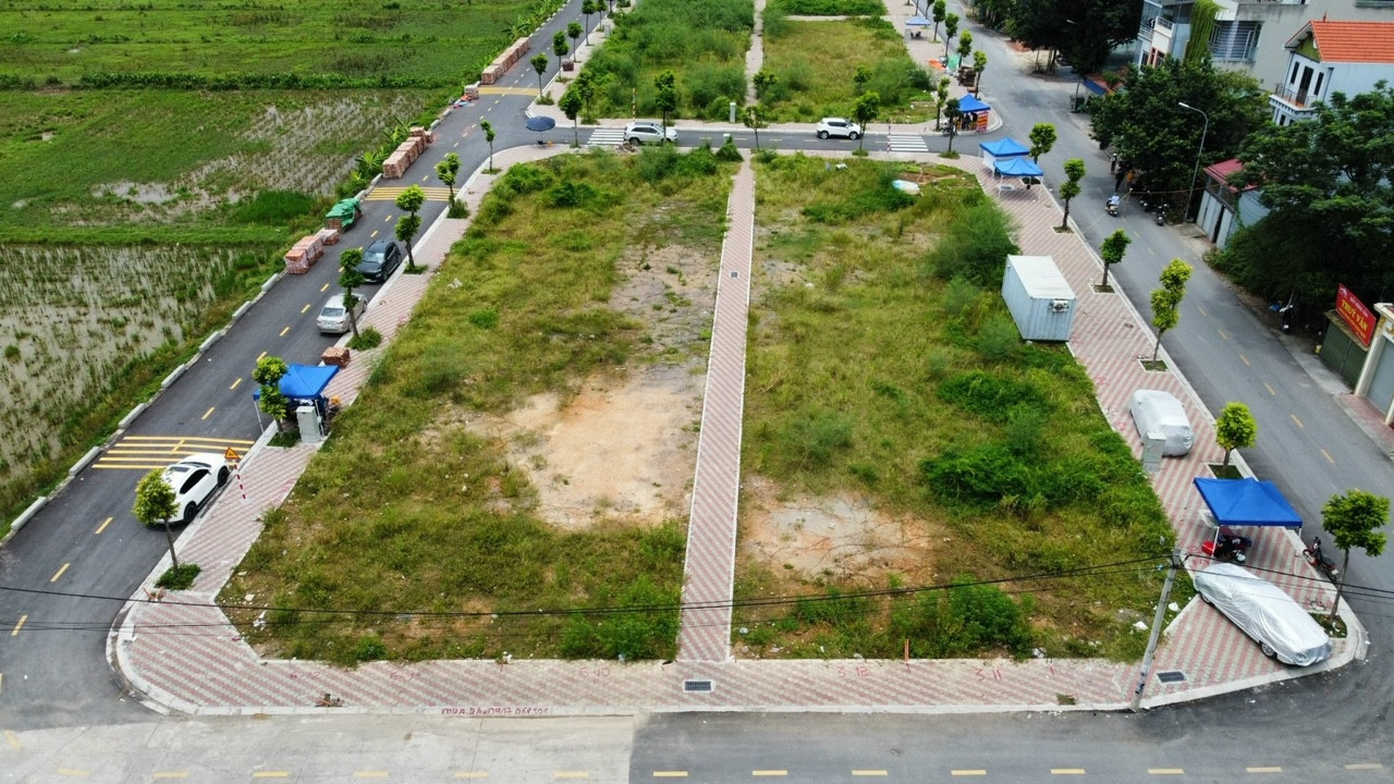 Đất ở Thanh Oai (Hà Nội) qua đấu giá, có mảnh giá lên hơn 100 triệu đồng/m2 Ảnh: Nguyễn Hùng Đất ở Thanh Oai (Hà Nội) qua đấu giá, có mảnh giá lên hơn 100 triệu đồng/m2 Ảnh: Nguyễn Hùng