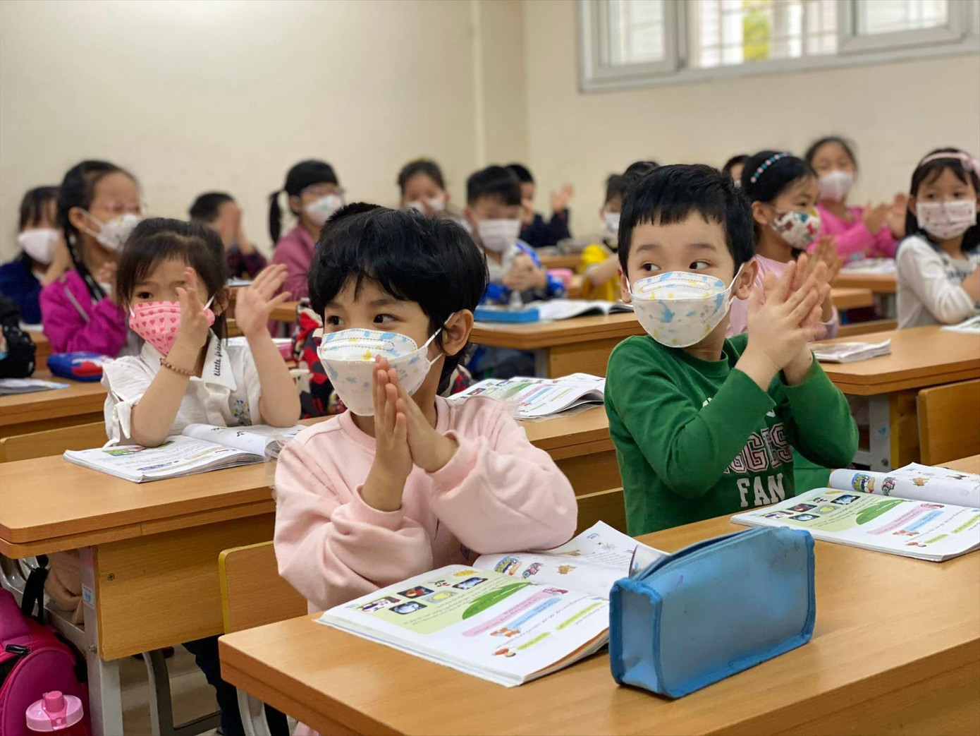 Vẫn còn nhiều ý kiến khác nhau về vấn đề giảm tải trong SGK mới. Ảnh: Quỳnh Anh Vẫn còn nhiều ý kiến khác nhau về vấn đề giảm tải trong SGK mới. Ảnh: Quỳnh Anh