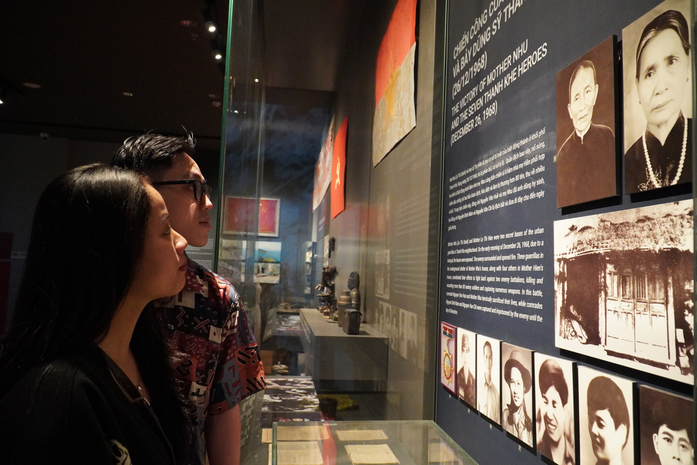 Không gian trưng bày chiến công của Mẹ Nhu và bảy dũng sĩ Thanh Khê thu hút bạn trẻ. Ảnh: Thanh Hiền Không gian trưng bày chiến công của Mẹ Nhu và bảy dũng sĩ Thanh Khê thu hút bạn trẻ. Ảnh: Thanh Hiền
