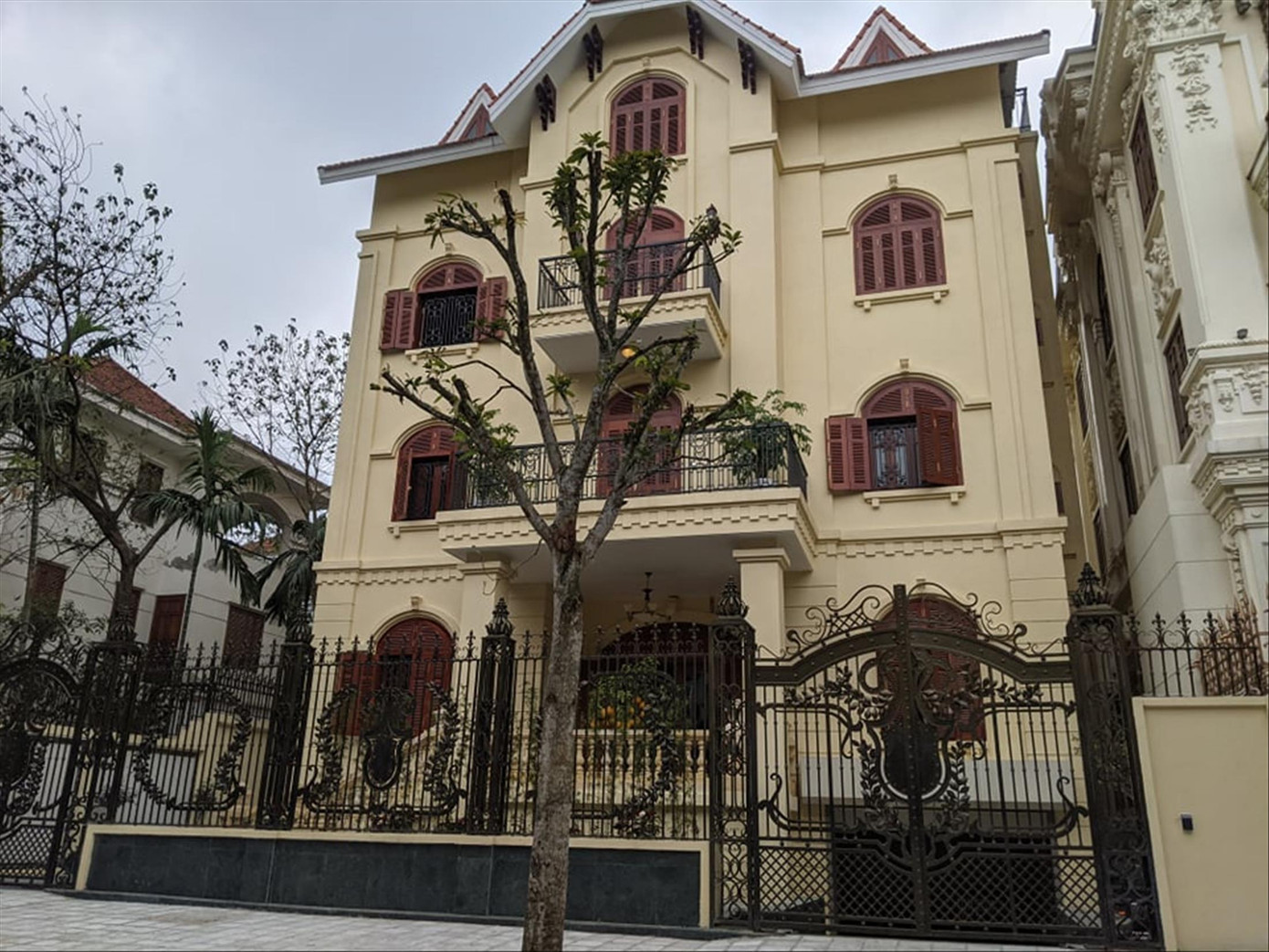 Công trình vi phạm đã hoàn thiện và đi vào sử dụng. Ảnh chụp tháng 3/2022 Công trình vi phạm đã hoàn thiện và đi vào sử dụng. Ảnh chụp tháng 3/2022