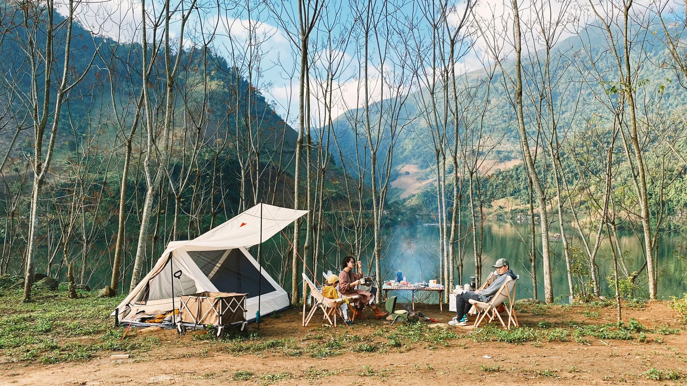 Gia đình chị Trần Trang thường xuyên đi cắm trại ở những địa điểm thiên nhiên hùng vĩ, hoang sơ, ít người đến