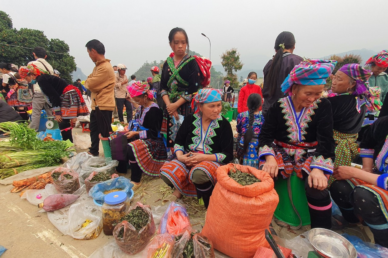 Sắc màu chợ phiên San Thàng TP Lai ChâuẢnh: PV