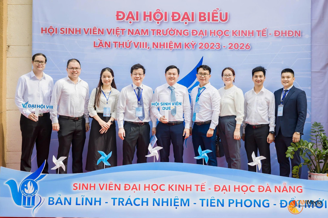 TS. Trần Xuân Quỳnh (thứ 4, từ phải qua) cùng các đại biểu tại Đại hội Hội Sinh viên Trường ĐH Kinh tế - ĐH Đà Nẵng TS. Trần Xuân Quỳnh (thứ 4, từ phải qua) cùng các đại biểu tại Đại hội Hội Sinh viên Trường ĐH Kinh tế - ĐH Đà Nẵng