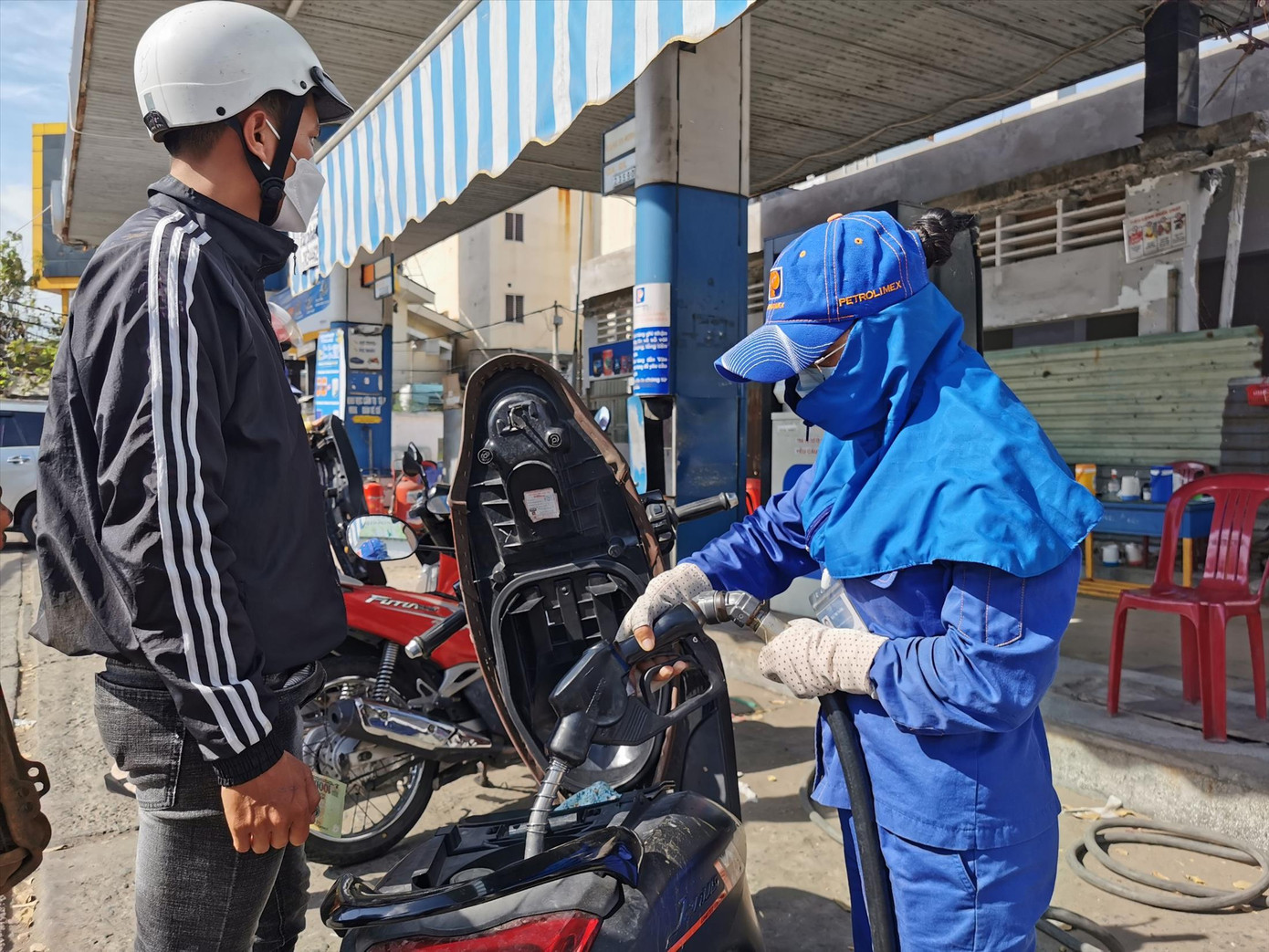 Các doanh nghiệp xăng dầu ở TP Cần Thơ đang nhập thêm hàng, đảm bảo phục vụ nhu cầu người dân