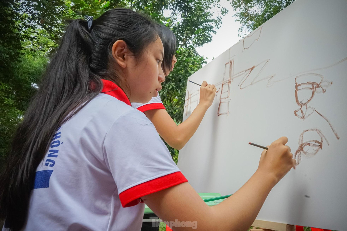 Thiếu nhi tham gia cuộc thi vẽ tranh với chủ đề “Thiếu nhi Việt Nam lớn lên cùng đất nước”, nằm trong chuỗi sự kiện Festival Nhà Thiếu nhi toàn quốc lần thứ VII - năm 2022