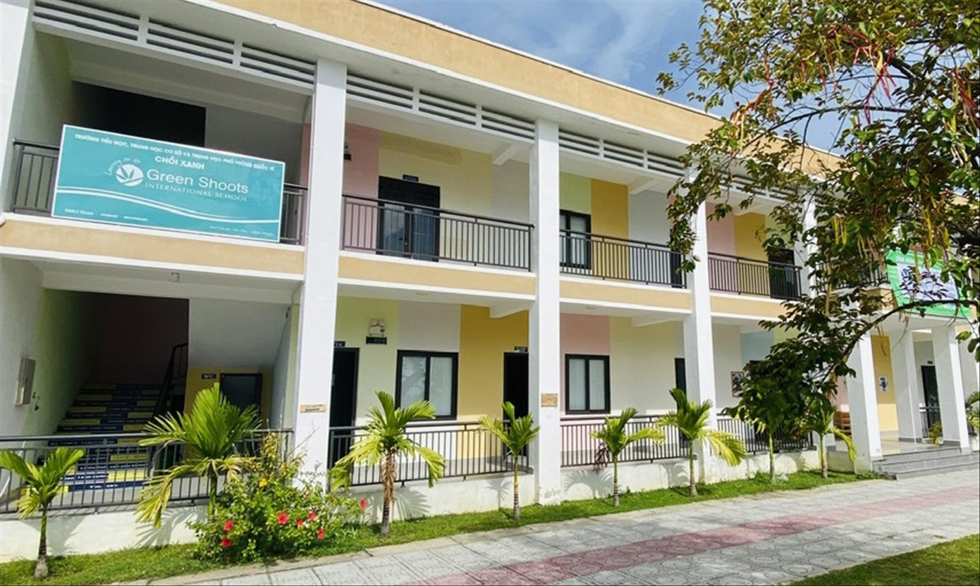 Sau khi đóng cửa cơ sở cũ, trường quốc tế Chồi Xanh Green Shoots International School thuê phòng tại Trường Liên cấp Victoria cách 10km để tiếp tục hoạt động