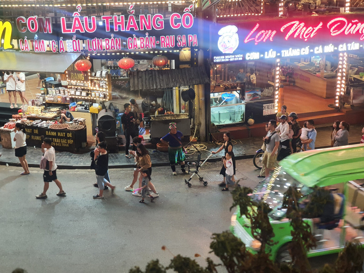 Phố du lịch đêm Sa Pa Ảnh: PV